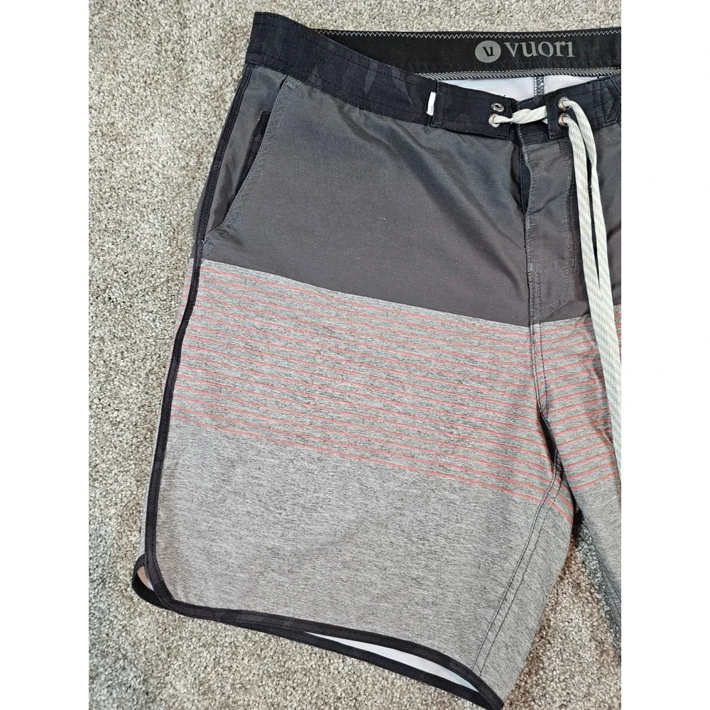 Vuori Cruise Boardshorts Mens 34 Grey Orange Stripe Colorblock V314 Swim Trunks